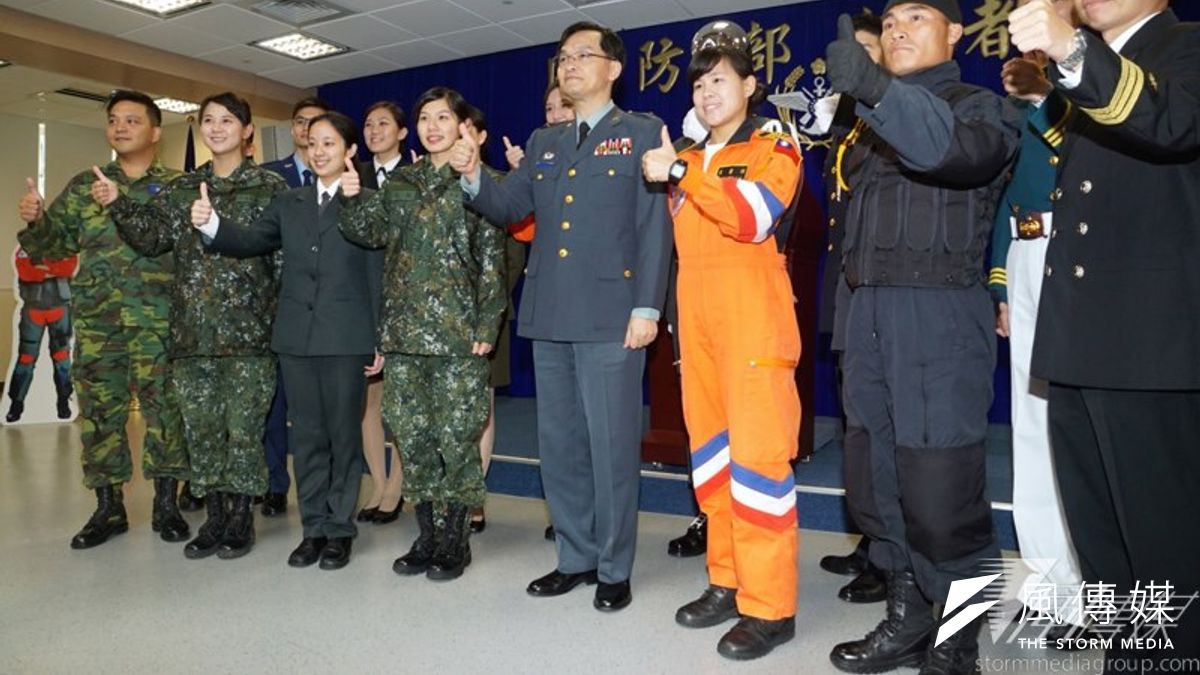 今年新增營隊,在這個營隊中將讓參與的學生體驗有關導彈攔截、網軍實作以及無人飛行載具等裝備製造原理。(蘇仲泓攝) 今年新增營隊,在這個營隊中將讓參與的學生體驗有關導彈攔截、網軍實作以及無人飛行載具等裝備製造原理。(蘇仲泓攝)