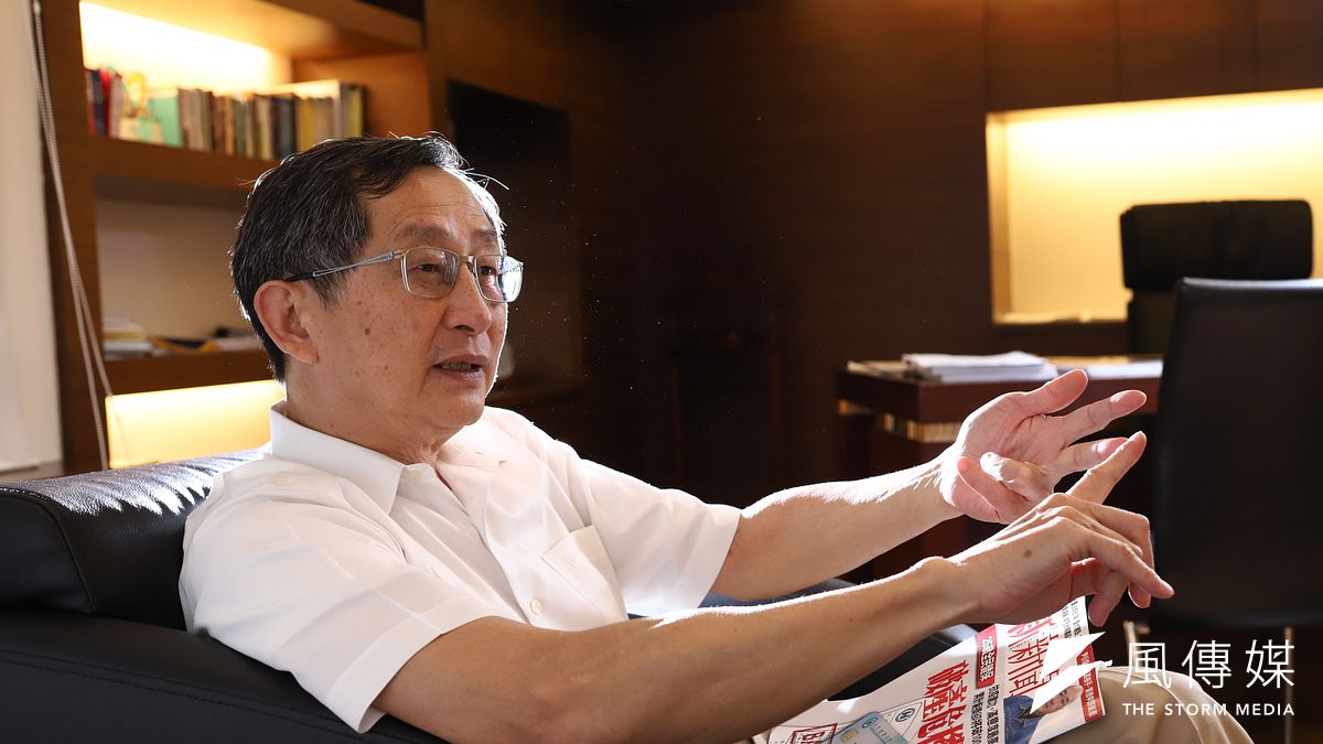 前健保局(現稱健保署)總經理張鴻仁接受專訪時直指,若不決心改革,2030年健保恐將走向極端「勞保化」與「階級化」。(陳品佑攝) 前健保局(現稱健保署)總經理張鴻仁接受專訪時直指,若不決心改革,2030年健保恐將走向極端「勞保化」與「階級化」。(陳品佑攝)