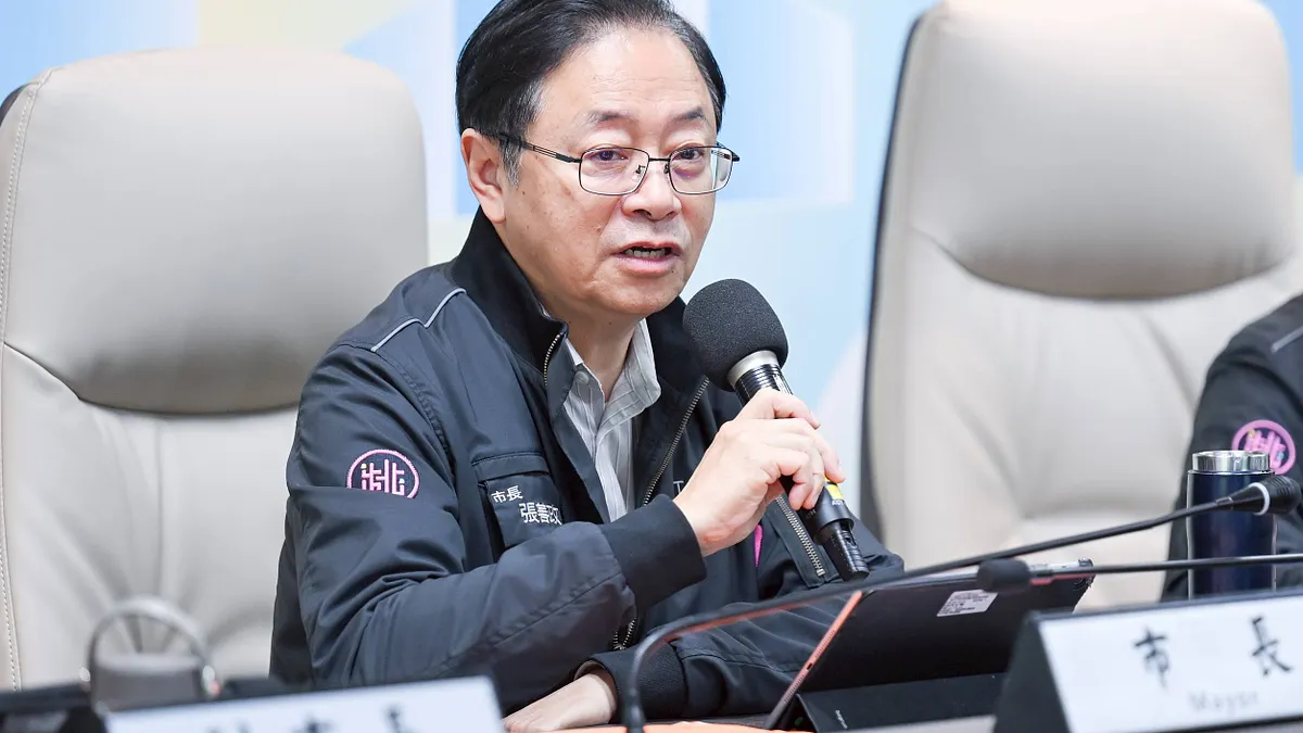 北捷發生攻擊事件,桃園市長張善政下達緊急指令,要求桃捷全線車站、列車戒備。(資料照,圖/ 桃園市政府提供 )