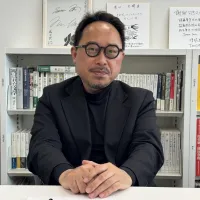 台湾文化センターで開催中の「沈黙の空間、肖像、身体」写真展は、朝鮮戦争捕虜や眷村の記憶を記録した作品を通じて日台の歴史的理解と文化交流を深めている。(写真/黃信維撮影) 台湾文化センターで開催中の「沈黙の空間、肖像、身体」写真展は、朝鮮戦争捕虜や眷村の記憶を記録した作品を通じて日台の歴史的理解と文化交流を深めている。(写真/黃信維撮影)