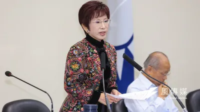 國民黨主席洪秀柱22日出席主持國民黨中常會,被基層質疑有主場優勢,洪表示,最重責任與最大負擔,就是現任黨主席,「請問我們是有主場優勢嗎?」(顏麟宇攝)