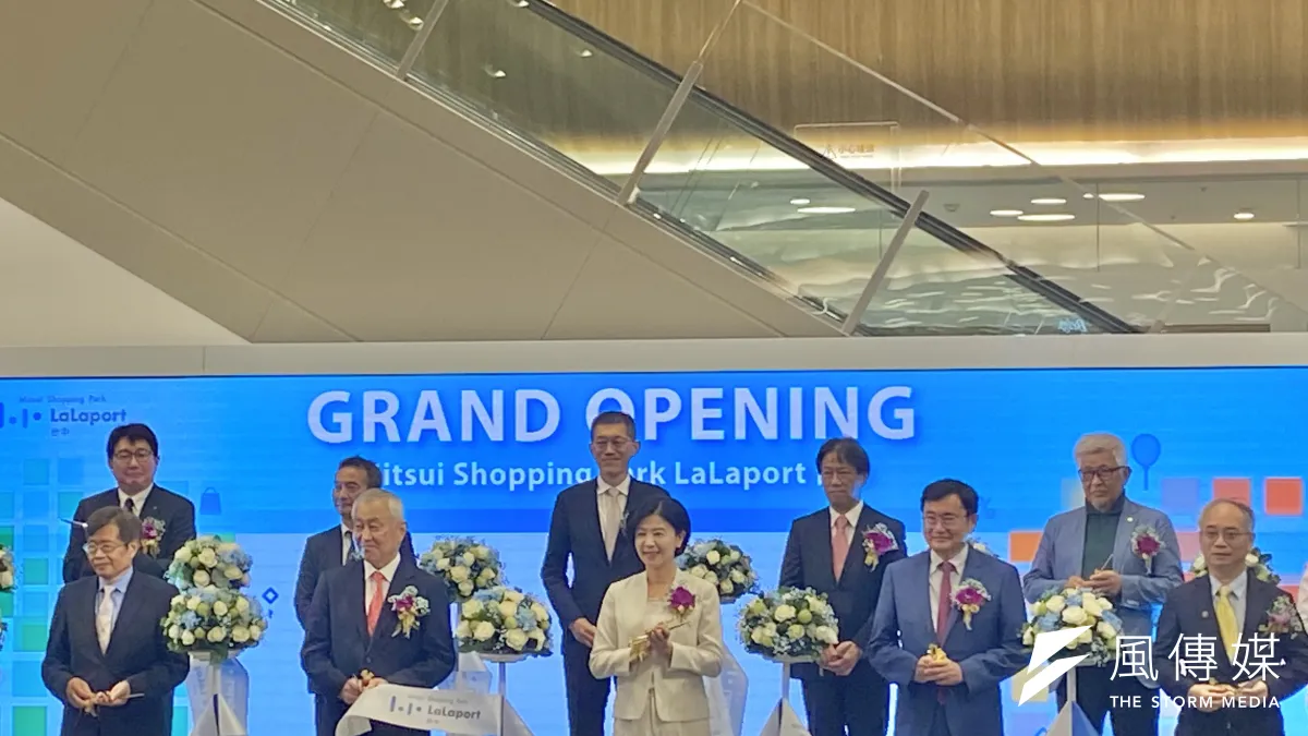 日商三井東區LaLaport購物中心全館開幕,中市府預估可促進東區建國市場、帝國糖廠及台中火車站周邊發展,帶動外縣市觀光消費人潮。(圖/王秀禾攝)