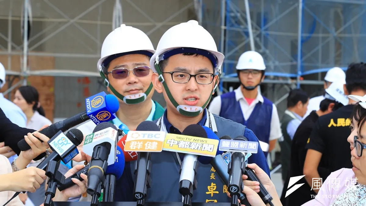 針對藍營民代的質疑,台中市政府新聞局長卓冠廷強調標案過程禁得起檢驗。(圖/曾家祥攝)