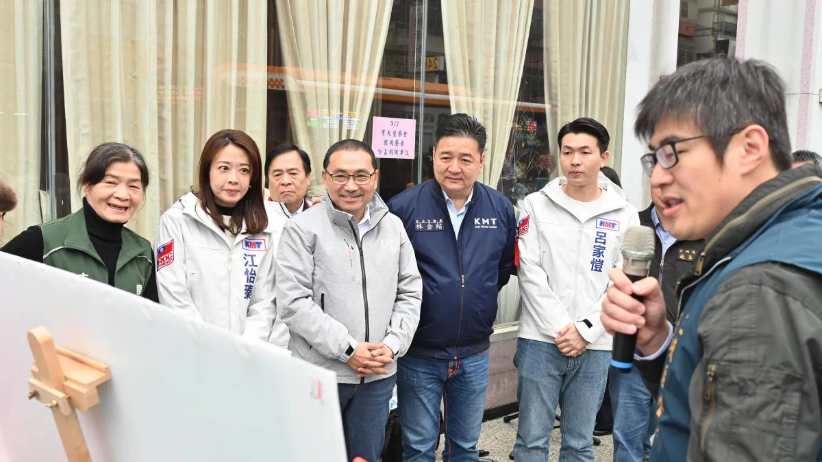 侯友宜今(7)日前往三峽區視察老街周邊民生街人行道改善成果。(圖/新北市交通局提供)