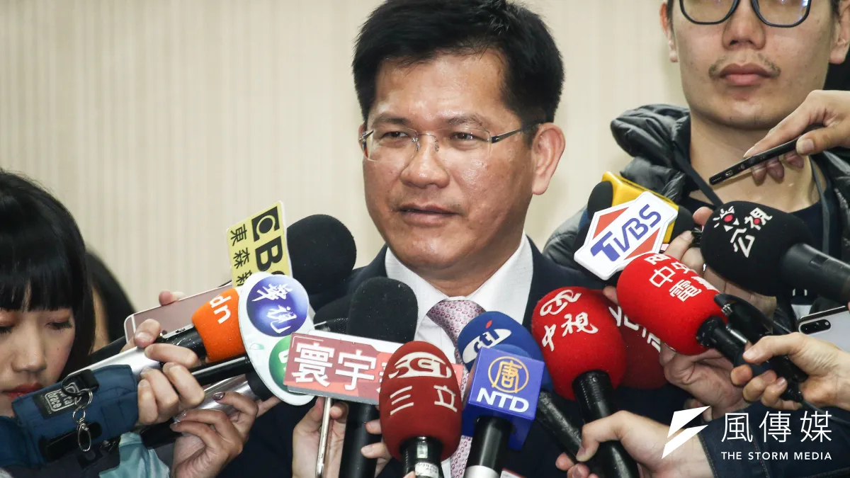 交通部長林佳龍(中)說,台中市都發局停止台中機場相對應的「清泉崗機場門戶計畫」,對台中人是莫大損失。(資料照,蔡親傑攝)