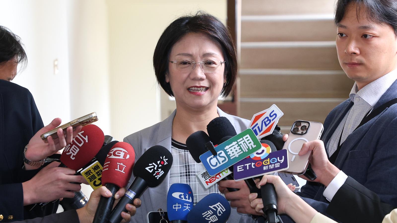 翁曉玲不忍了,預告全力做一事!怒揭沒總質詢真相:我罵民進黨不用請示