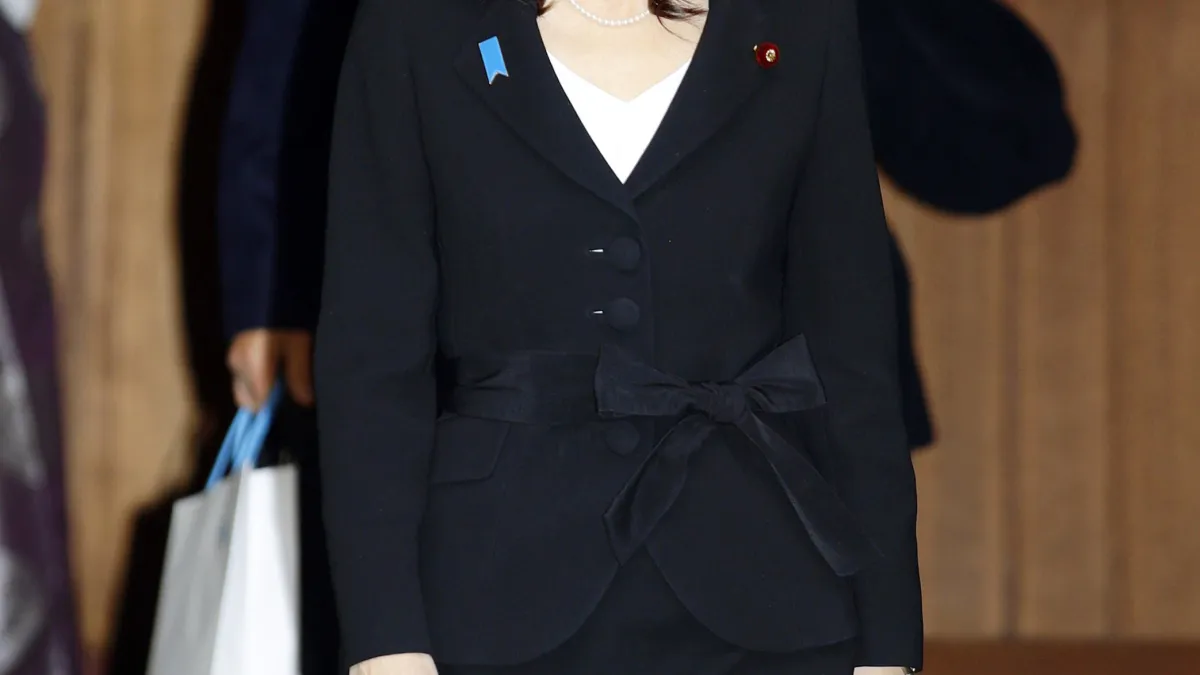 日本防衛相稻田朋美29日上午參拜東京靖國神社。這是稻田今年8月就任防衛相後的首次參拜。(AP)