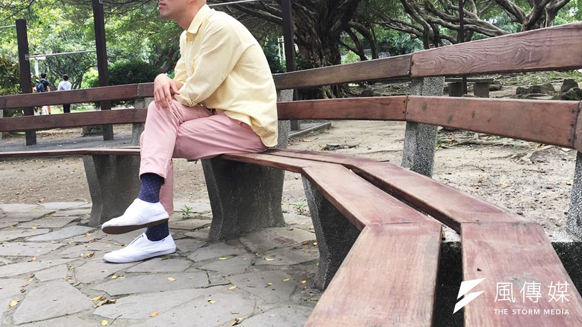 生長在不完美的家庭,對文國士來說固然是生命中的一大缺憾,卻也讓他更有決心點亮更多孩子的生命。(圖/鐘敏瑜攝) 生長在不完美的家庭,對文國士來說固然是生命中的一大缺憾,卻也讓他更有決心點亮更多孩子的生命。(圖/鐘敏瑜攝)