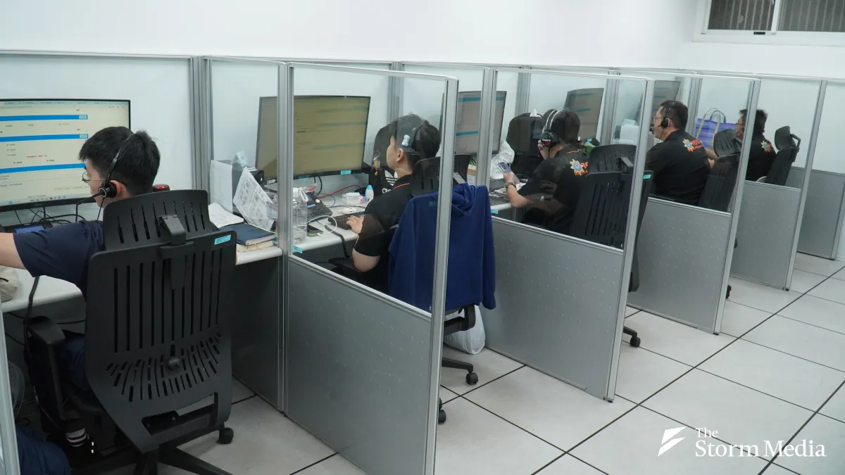 Why do fraud syndicates always push victims onto LINE? In today's tech-driven scams, the first move is not stealing money — it is gaining access to you. Pictured: the Criminal Investigation Bureau's 165 Anti-Fraud Hotline center. (Photo by Tsai Chin-chieh