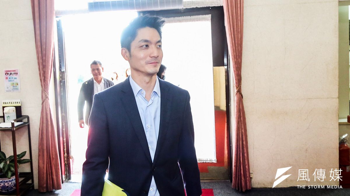 立法院朝野黨團14日首度進行朝野協商,最終達成共識,立法院將在21日開議。圖為國民黨團書記長蔣萬安出席黨團協商。(簡必丞攝) 立法院朝野黨團14日首度進行朝野協商,最終達成共識,立法院將在21日開議。圖為國民黨團書記長蔣萬安出席黨團協商。(簡必丞攝)