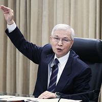 20250505-中央銀行総裁楊金龍氏は5日に記者会見を開き、国内為替市場に関する事項を説明。(柯承惠撮影) 20250505-中央銀行総裁楊金龍氏は5日に記者会見を開き、国内為替市場に関する事項を説明。(柯承惠撮影)