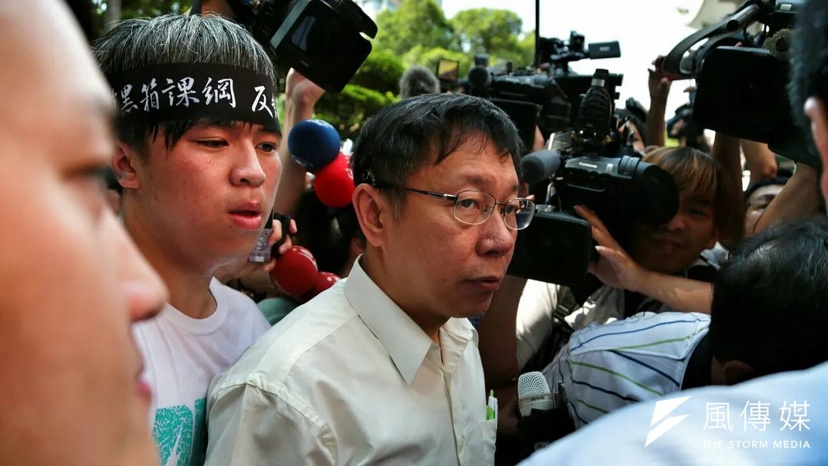 台北市長柯文哲在交通會報時表示,北市國小有將近一半的小學生由家長接送上下學,認為這是「弱小國家的表現」。(余志偉攝)