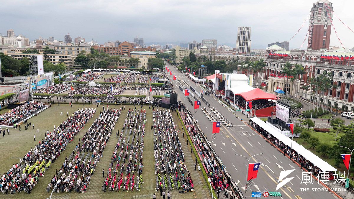 中華民國2018年國慶典禮10日盛大舉行。前總統陳水扁表示,總統蔡英文上任至今,國慶籌委會每年均邀請他出席參加,但屢次被高層擋下,讓他直言「雙十節是愚人節?」(蘇仲泓攝) 中華民國2018年國慶典禮10日盛大舉行。前總統陳水扁表示,總統蔡英文上任至今,國慶籌委會每年均邀請他出席參加,但屢次被高層擋下,讓他直言「雙十節是愚人節?」(蘇仲泓攝)