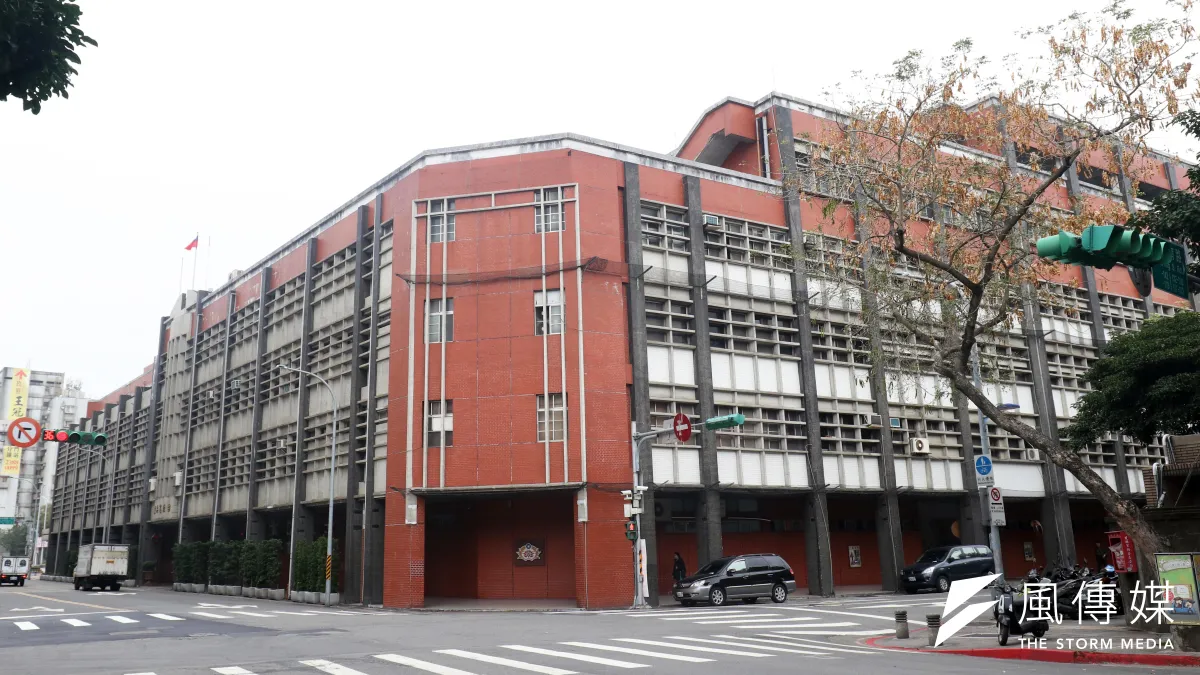 一名隸屬憲兵202指揮部勤務支援連的鄭姓上兵,被發現透過網路結識未成年少女,並要求對方錄下不雅影片及互傳性器官照。圖為憲兵202指揮部現址「中華營區」。(資料照,蘇仲泓攝)
