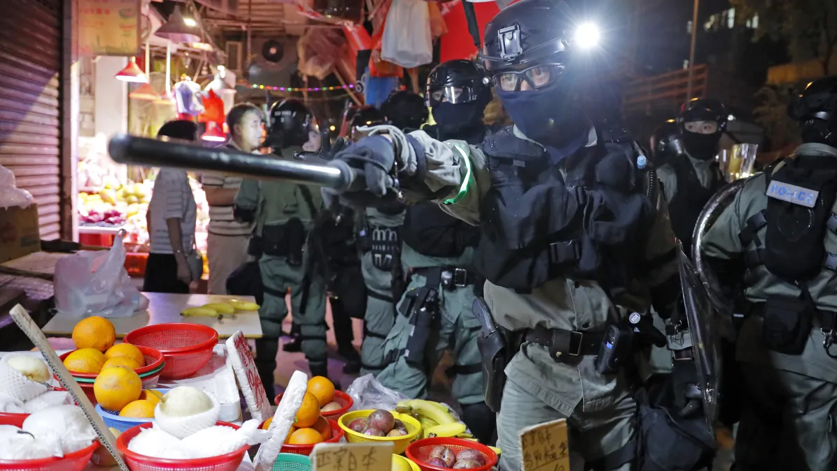 2019年9月,香港反送中衝突持續升級,警方強力鎮壓(AP)