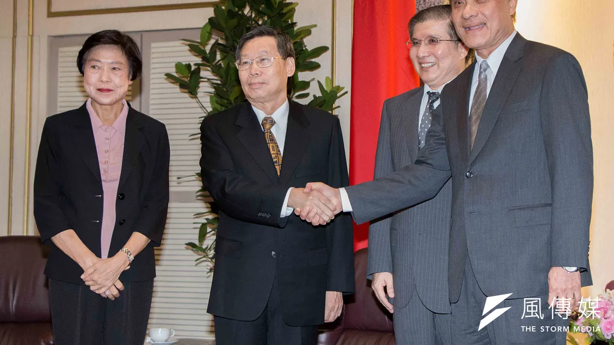 謝文定、林錦芳下午在林碧炤帶領下到立法院拜會蘇嘉全。(李振均攝) 謝文定、林錦芳下午在林碧炤帶領下到立法院拜會蘇嘉全。(李振均攝)