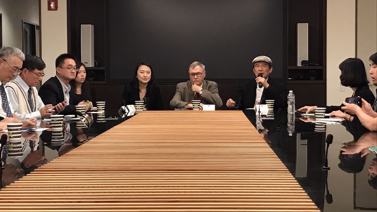 台灣聯合國協進會2017入聯宣達團一行人拜會自由之家(freedom house)紐約辦事處主任資深副會長阿爾奇·普丁頓(Arch Puddington)舉行閉門會議。(台灣聯合國宣達團提供) 台灣聯合國協進會2017入聯宣達團一行人拜會自由之家(freedom house)紐約辦事處主任資深副會長阿爾奇·普丁頓(Arch Puddington)舉行閉門會議。(台灣聯合國宣達團提供)