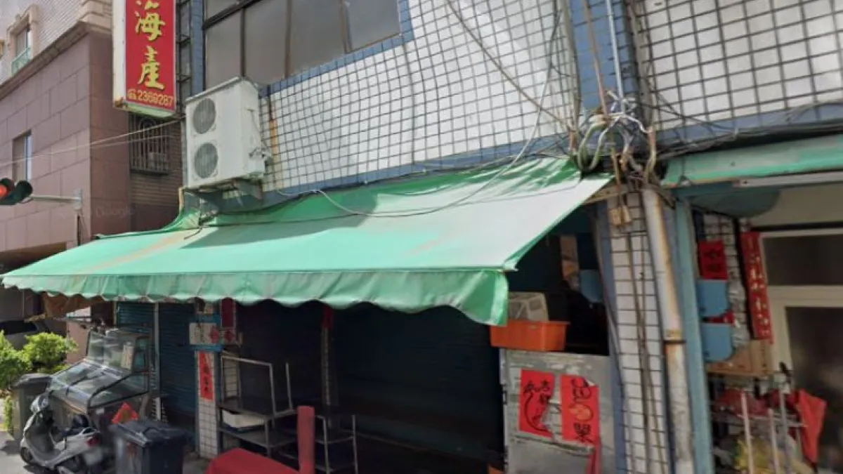 高雄一家海產店原本因房東不續租打算關閉,熟客卻霸氣買下整棟透天厝,讓海產店繼續營業。(圖/翻攝自GoogleMaps)