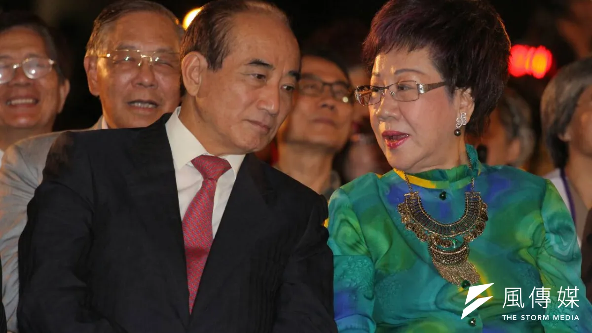 前副總統呂秀蓮的台灣和平中立大同盟20日晚間在凱道舉辦「世界和平,台灣萬歲」嘉年華晚會,立法院長王金平出席(葉信菉攝)