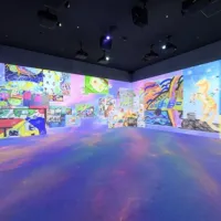 トヨタグループが横浜・山下ふ頭で展開する「THE MOVEUM YOKOHAMA」は、約1,800平方メートルの巨大空間でモネと浮世絵の対話を体感する新コンテンツなどを10月24日より開幕する。(写真/THE MOVEUM YOKOHAMA PR事務局提供) トヨタグループが横浜・山下ふ頭で展開する「THE MOVEUM YOKOHAMA」は、約1,800平方メートルの巨大空間でモネと浮世絵の対話を体感する新コンテンツなどを10月24日より開幕する。(写真/THE MOVEUM YOKOHAMA PR事務局提供)