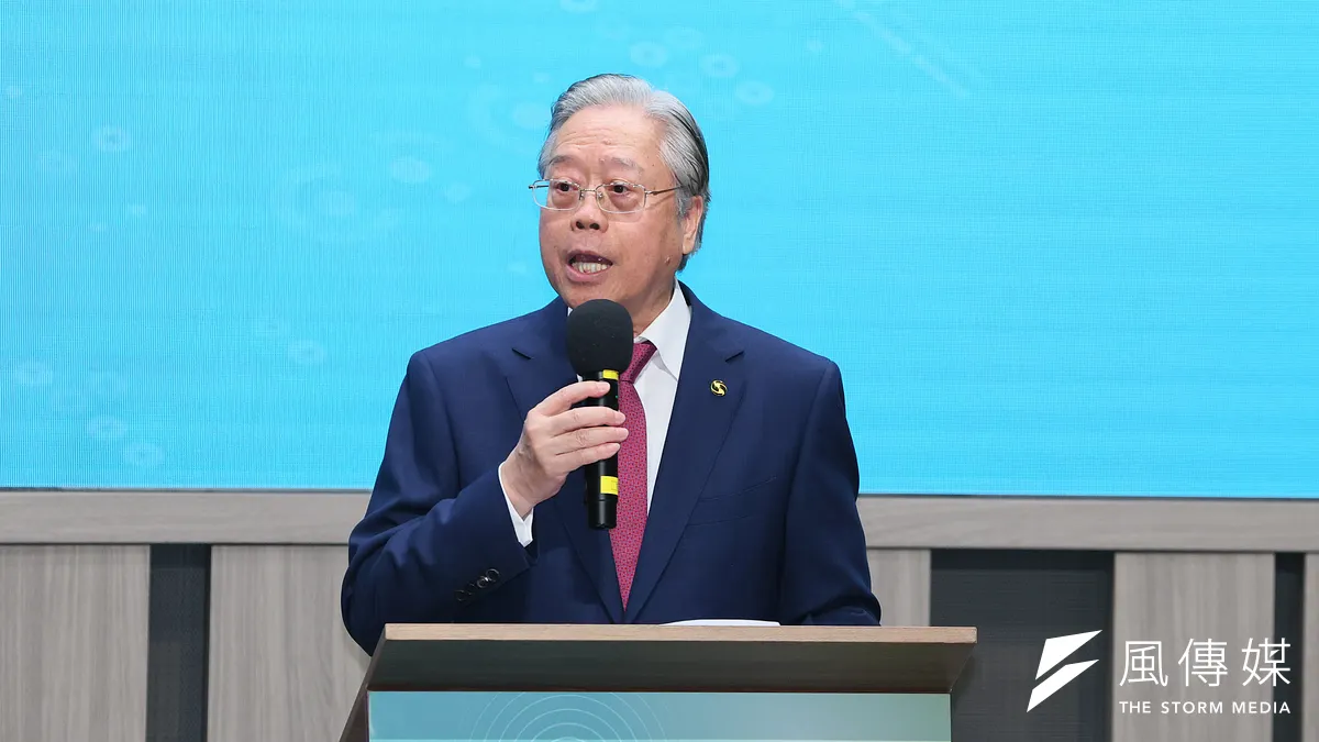 銀行公會理事長雷仲達今日出席「金融反詐高階論壇」,表示金融業透過臨櫃關懷提問,不到2年攔阻逾百億元詐騙。(顏麟宇攝) 銀行公會理事長雷仲達今日出席「金融反詐高階論壇」,表示金融業透過臨櫃關懷提問,不到2年攔阻逾百億元詐騙。(顏麟宇攝)