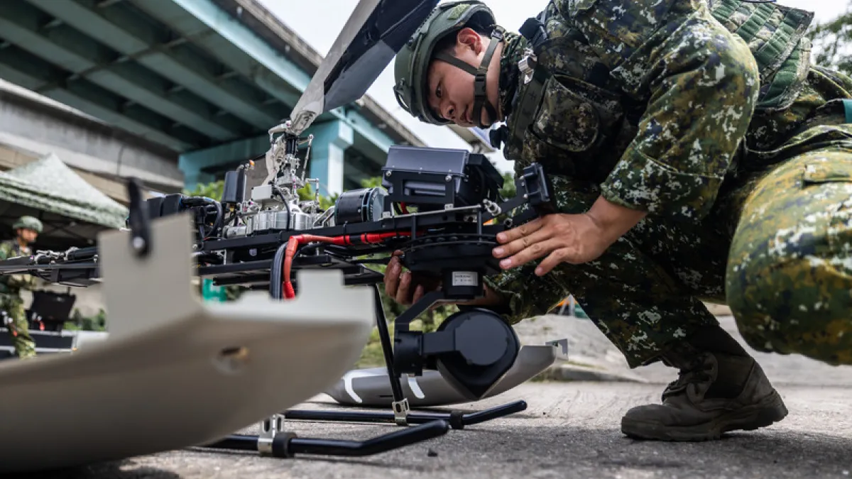 269旅出動戰術近程無人機偵蒐敵目標 國軍立即備戰操演24日進入第3天,第三作戰區269旅聯兵2營實施港口重要目標防護演練,並出動戰術近程無人機(圖)偵蒐。(第三作戰區提供)中央社記者游凱翔傳真115年6月24日
