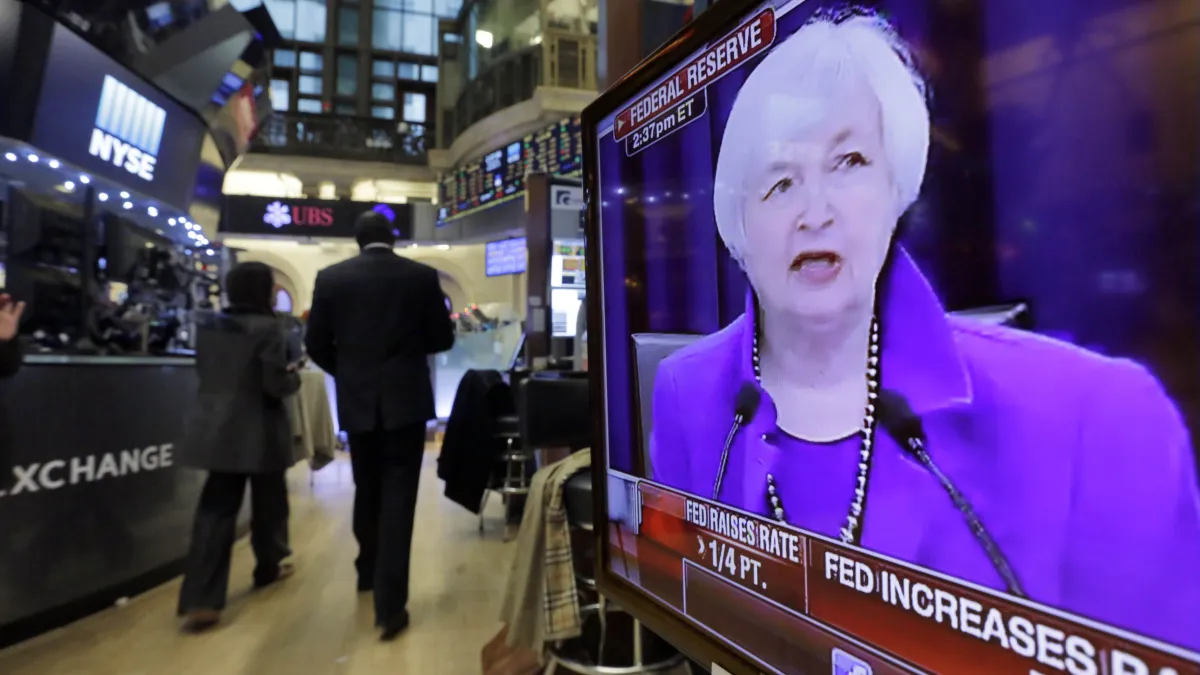 美國聯準會主席葉倫(Janet Yellen)宣布升息,紐約股市利空出盡上漲(美聯社)