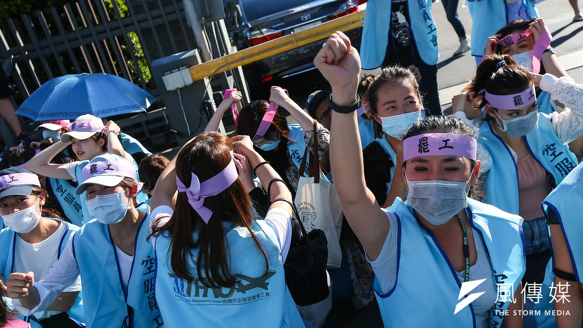 南崁長榮航運大樓前長榮空服員罷工。(顏麟宇攝) 南崁長榮航運大樓前長榮空服員罷工。(顏麟宇攝)