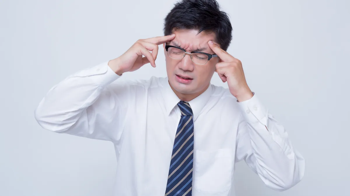 你也有偏頭痛嗎?快學這7招穴位按摩。(圖/pakutaso)