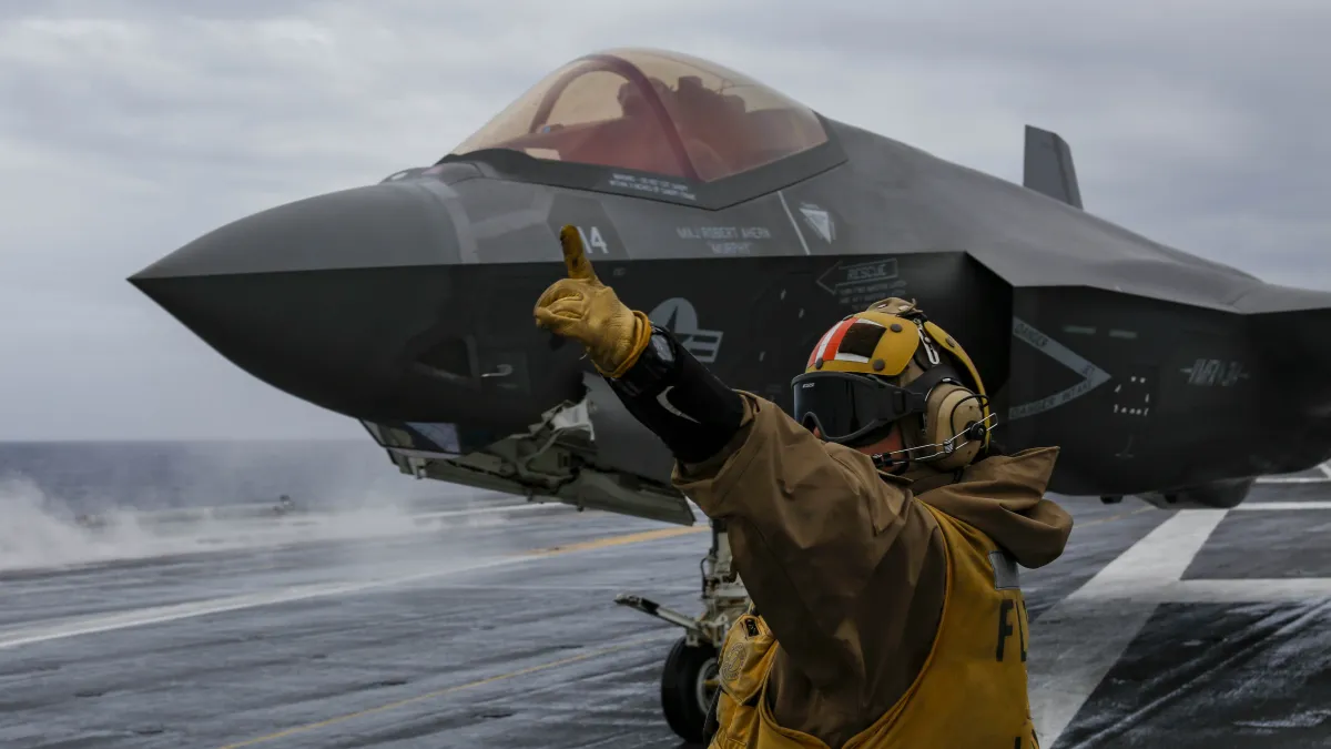2022年1月,美軍林肯號航母上的F-35C戰機。(美國海軍)