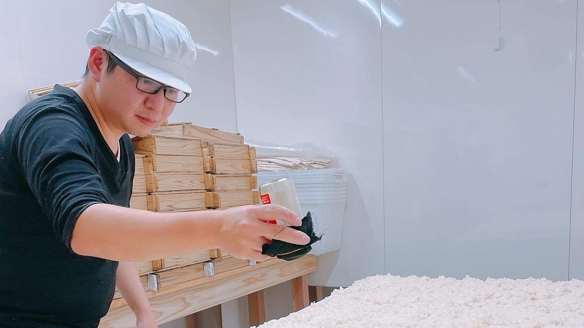 陳韋仁氏は2008年に日本の島根県に留学、卒業後に醸造業界に身を投じ、長年の努力を経て2021年のパンデミック期間中に自身の酒蔵を設立。輸出向け日本酒の製造を開始した。(陳韋仁氏提供) 陳韋仁氏は2008年に日本の島根県に留学、卒業後に醸造業界に身を投じ、長年の努力を経て2021年のパンデミック期間中に自身の酒蔵を設立。輸出向け日本酒の製造を開始した。(陳韋仁氏提供)