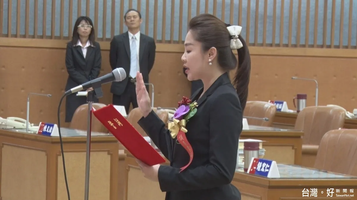 開心宣誓就職議員 李婉鈺:這是上天給我的使命!