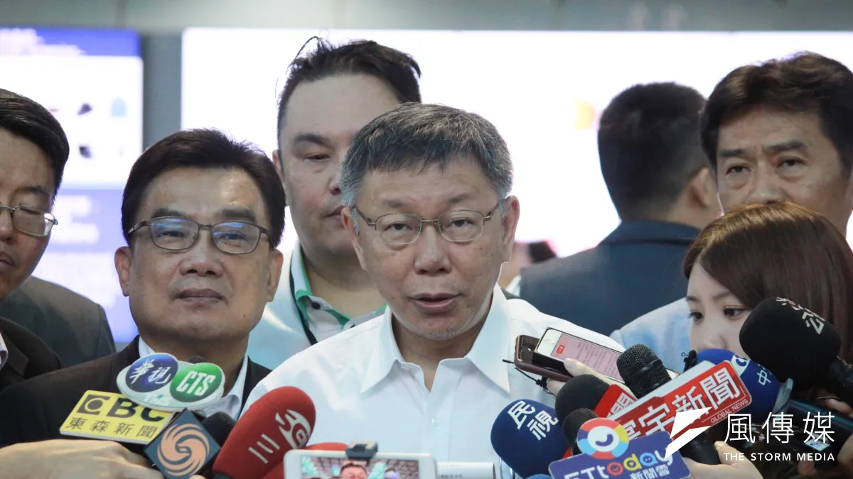 台北市長柯文哲3日率團搭機前往上海參加雙城論壇。(方炳超攝)