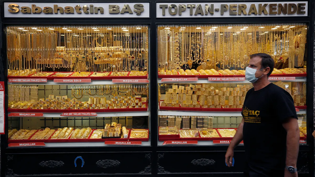 黃金價格2025年漲勢驚人。(資料照,美聯社) 黃金價格2025年漲勢驚人。(資料照,美聯社)