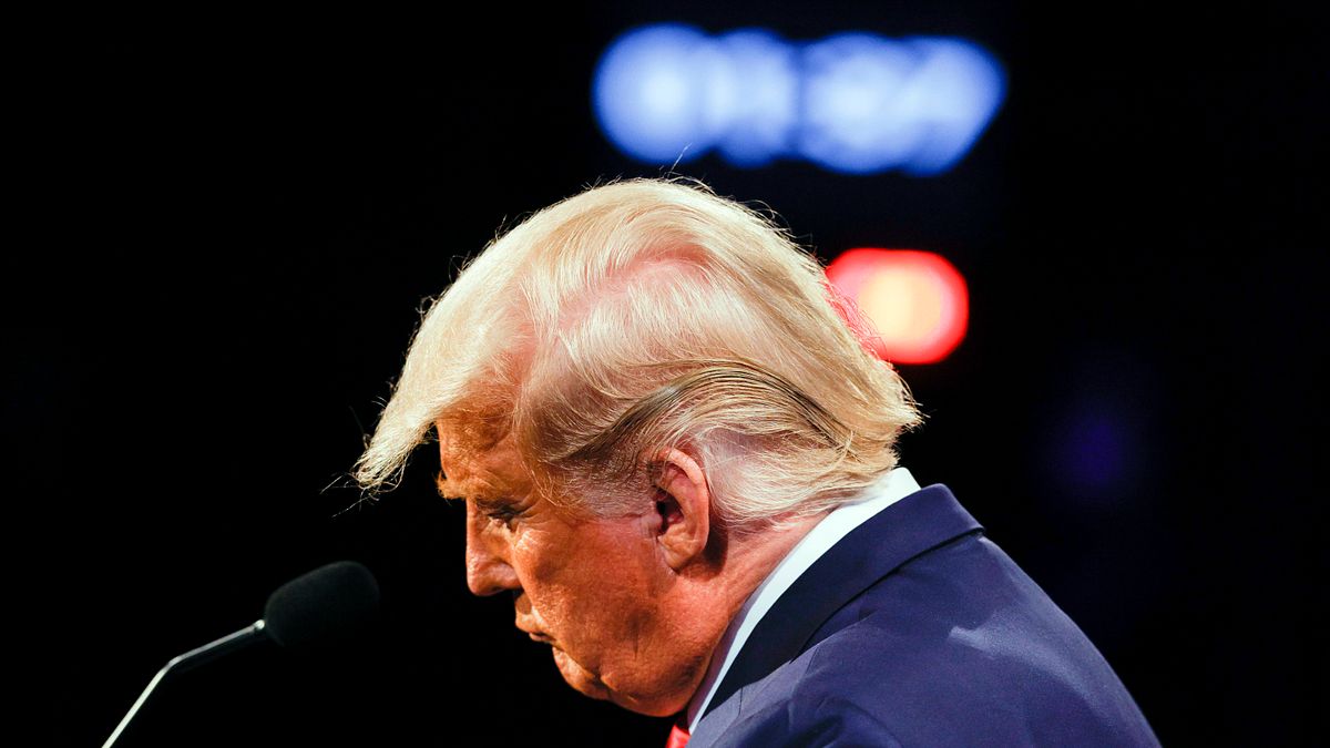 美國總統川普連任受挫,讓台灣川粉為之崩潰。(AP) 美國總統川普連任受挫,讓台灣川粉為之崩潰。(AP)