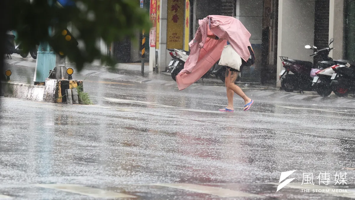 若中央氣象機構無法提供即時且區域細緻的資訊,地方決策將淪為爭議箭靶,災區民眾更難獲及時應變機會。(資料照)