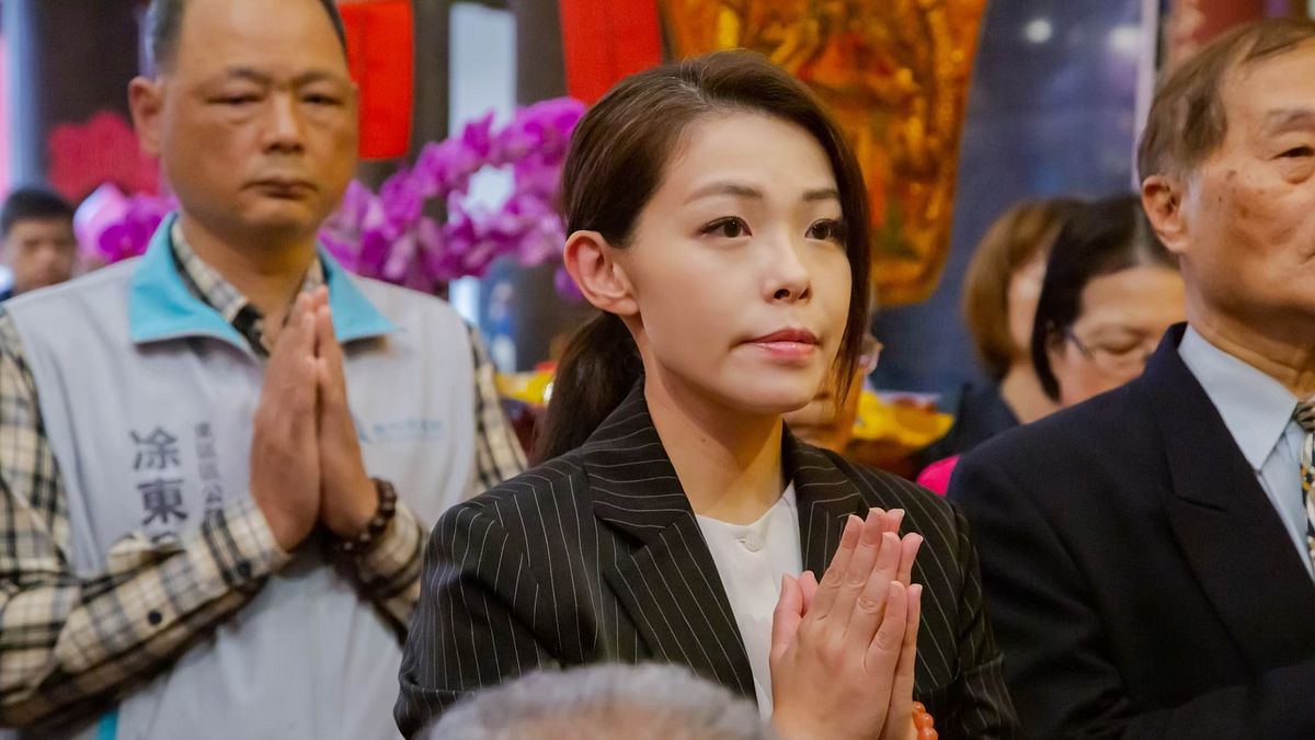 新竹市長高虹安捐出一個月薪水賑災,希望拋磚引玉,號召大家一起幫助受災地區度過難關。(圖/新竹市政府提供) 新竹市長高虹安捐出一個月薪水賑災,希望拋磚引玉,號召大家一起幫助受災地區度過難關。(圖/新竹市政府提供)