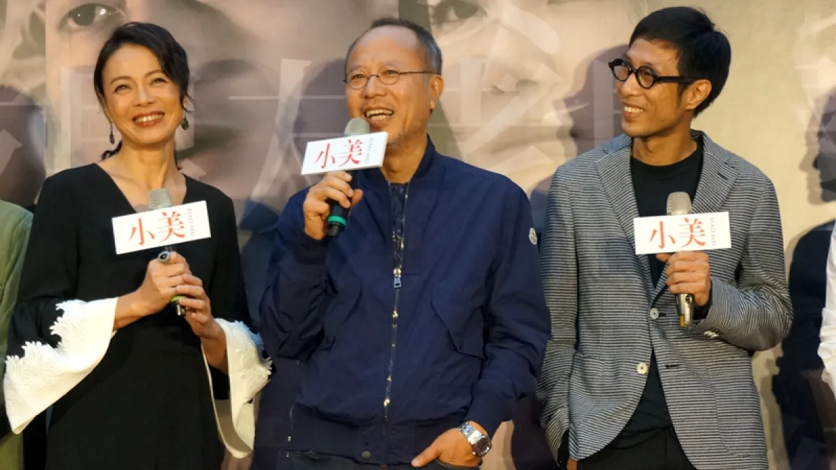 國片《小美》今辦記者會,演員柯淑勤(左起)、監製鍾孟宏、導演黃榮昇均出席。(甲上娛樂提供)