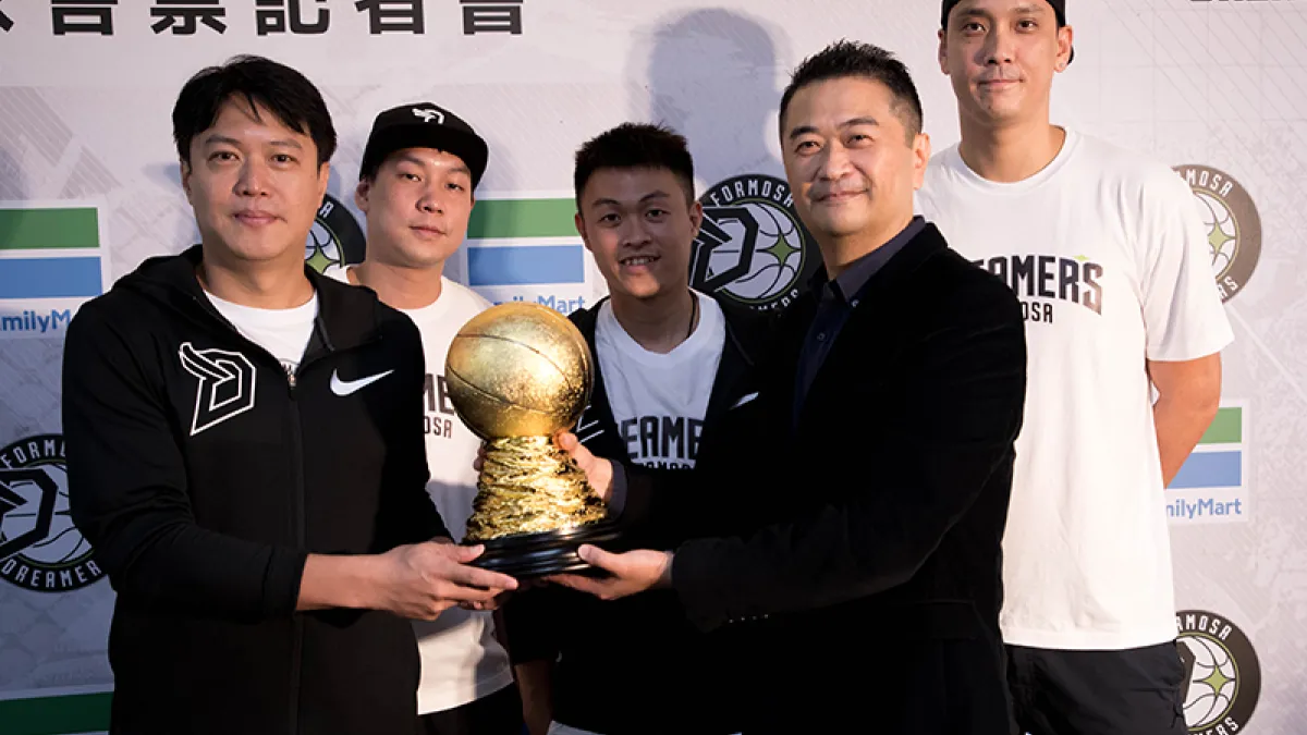 寶島夢想家公布新球季售票資訊,也邀請3位黃金世代球員參與記者會,新球季主場體驗大升級。(寶島夢想家提供)