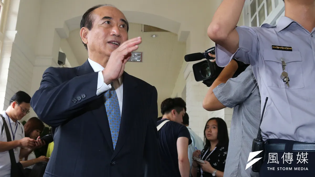 立法院長王金平24日表示,王宋結盟目前沒有基礎,至於是否續任不分區立委?王金平說,現在這類事一概不談。(吳逸驊攝)