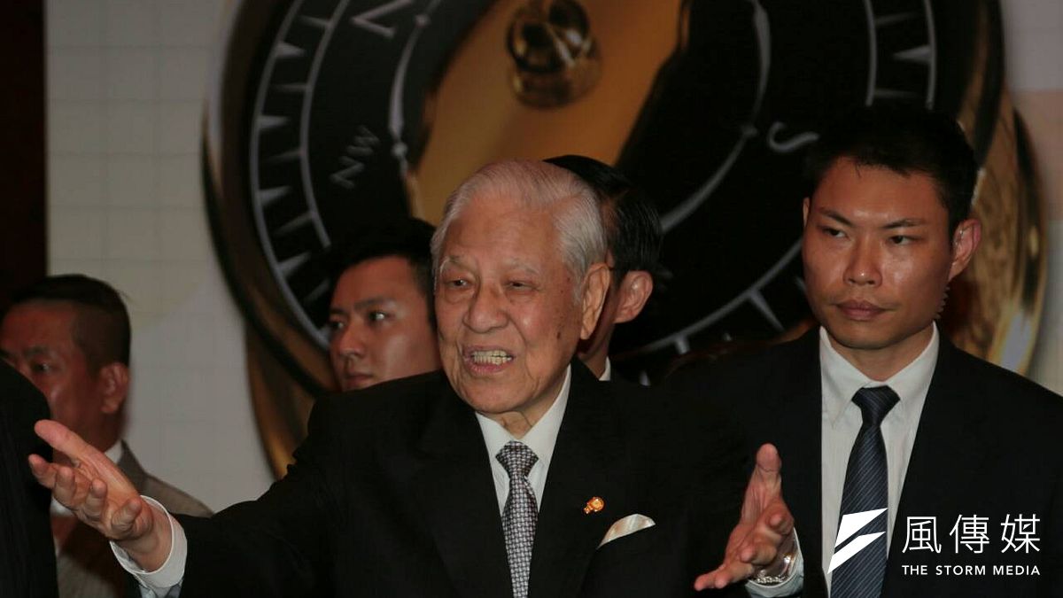 李登輝基金會22日舉辦「2015年度募款餐會」,民進黨主席蔡英文、台北市長柯文哲、台灣團結聯盟主席黃昆輝都參加。(余志偉攝) 李登輝基金會22日舉辦「2015年度募款餐會」,民進黨主席蔡英文、台北市長柯文哲、台灣團結聯盟主席黃昆輝都參加。(余志偉攝)