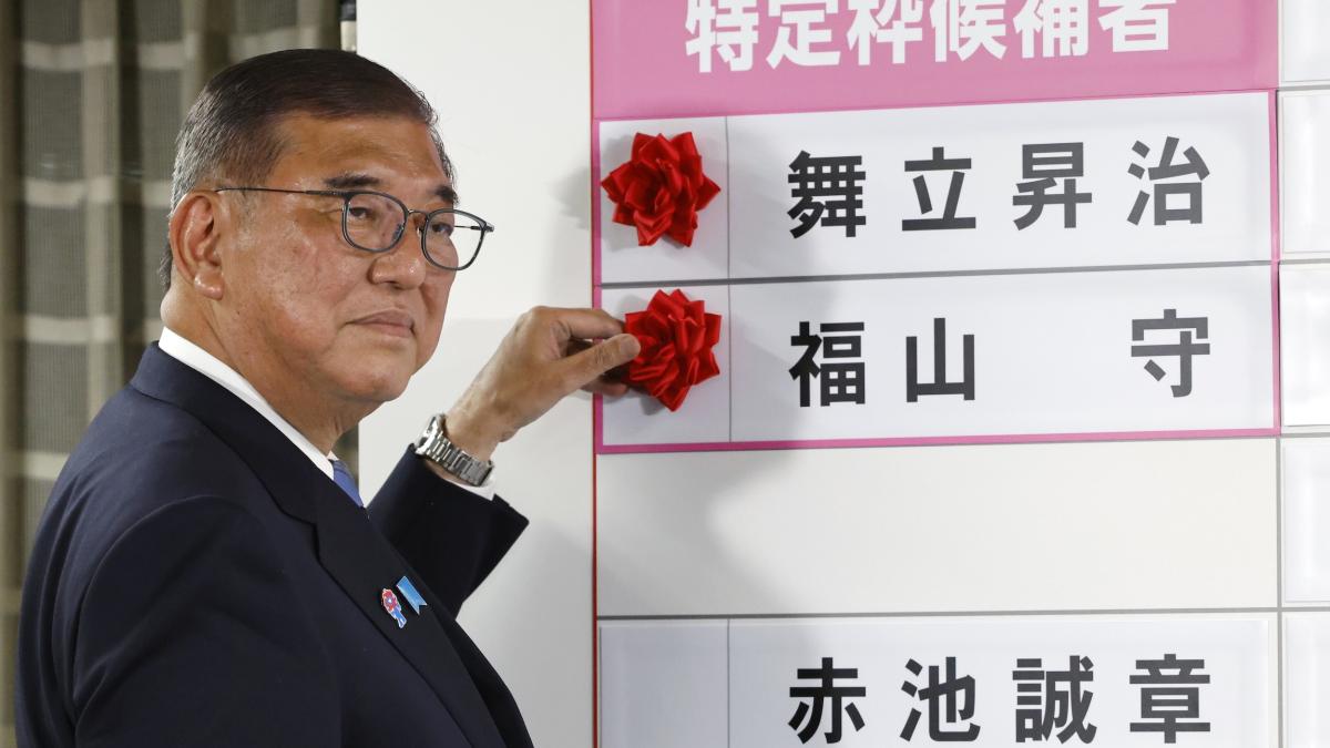 2025年7月20日當晚,自民黨總裁、日本首相石破茂在總部觀看開票。(美聯社) 2025年7月20日當晚,自民黨總裁、日本首相石破茂在總部觀看開票。(美聯社)