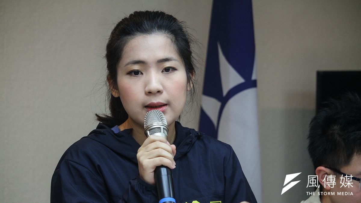 對於政府宣布開放美牛美豬,台北市議員徐巧芯(見圖)批評,「這種雙重標準,讓我覺得非常噁心。」(資料照,蔡親傑攝) 對於政府宣布開放美牛美豬,台北市議員徐巧芯(見圖)批評,「這種雙重標準,讓我覺得非常噁心。」(資料照,蔡親傑攝)