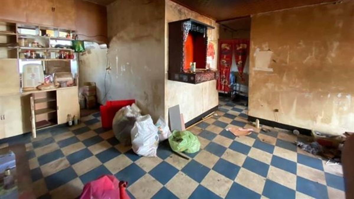 房客租屋20年突然消失,房東開門驚見「廢棄鬼屋」。(圖/截自《爆怨公社》) 房客租屋20年突然消失,房東開門驚見「廢棄鬼屋」。(圖/截自《爆怨公社》)