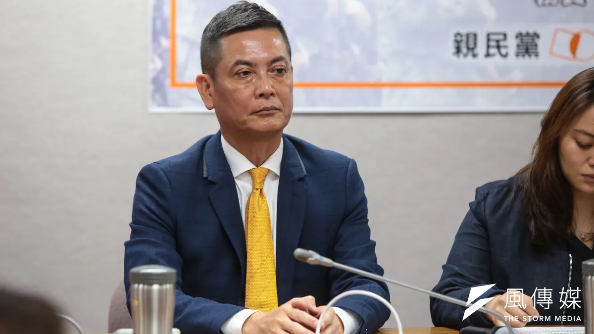親民黨組織部主任張碩文今(30)日表示,關於2020總統大選,親民黨幕僚作業一直是用2個方案在討論,一個是親民黨主席宋楚瑜親自參選,另一個則是徵召或與合適對象合作,沒有主戰、主和。(資料照,顏麟宇攝)