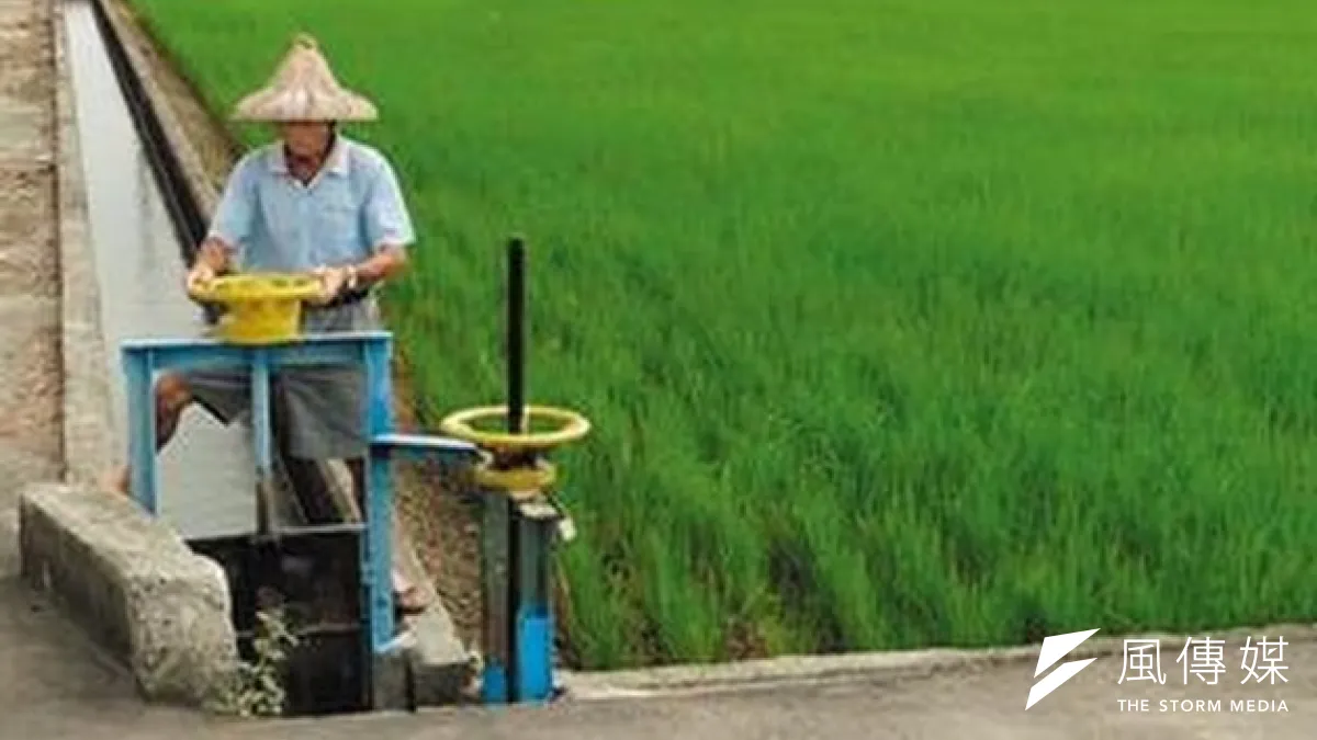 2013年8月,監察院調查台灣實際農業人口僅54萬餘人,但農保人數卻高達140多萬人,每年多領走政府270億津貼。(取自農委會網站)