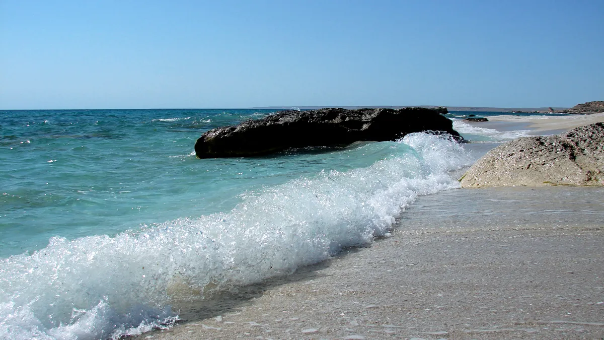 裏海(AnastassiyaL@Wikipedia / CC BY-SA 3.0)