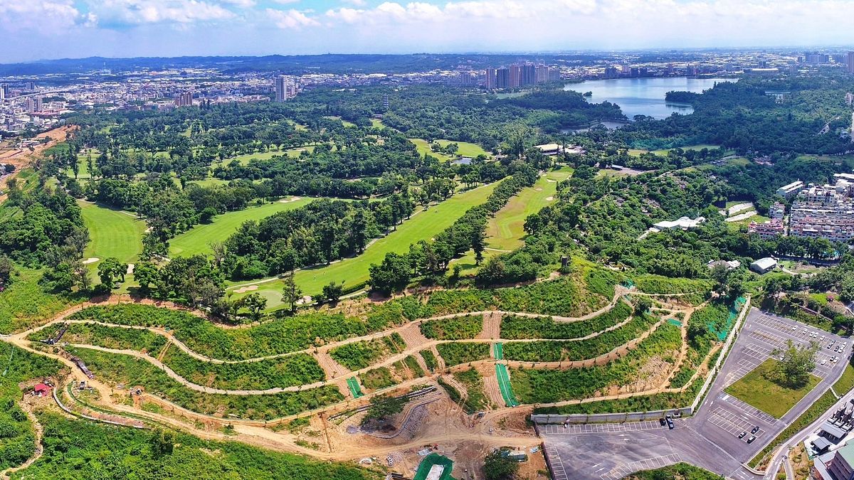 高市府預計將澄清湖高爾夫球場土地規劃改建為生態大公園,獲得多個民間團體的一致肯定。(圖/高市都發局提供) 高市府預計將澄清湖高爾夫球場土地規劃改建為生態大公園,獲得多個民間團體的一致肯定。(圖/高市都發局提供)