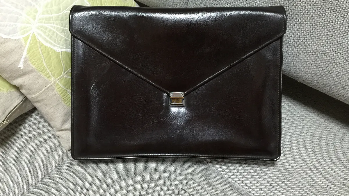 包包、皮鞋放久沒用發霉怎麼辦?家事達人教1招輕鬆除霉。(示意圖/取自photo-ac) 包包、皮鞋放久沒用發霉怎麼辦?家事達人教1招輕鬆除霉。(示意圖/取自photo-ac)