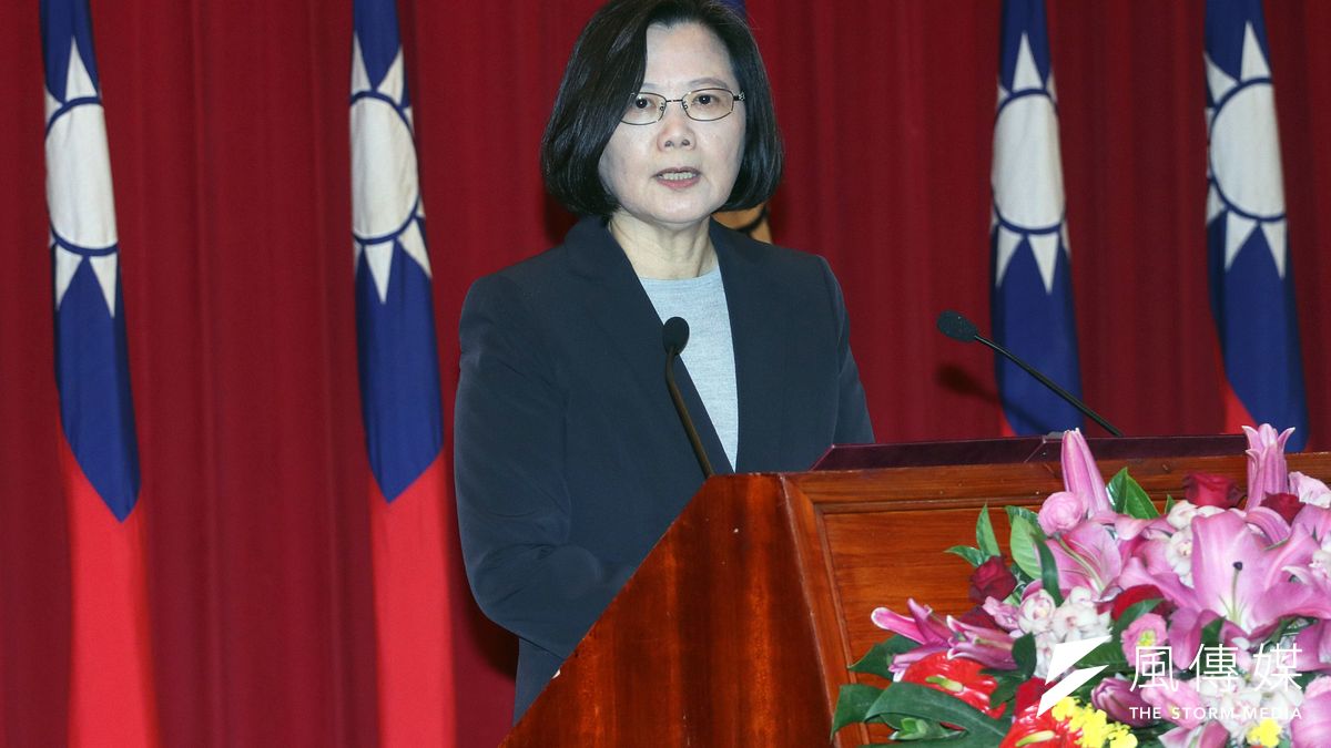 針對教育部24日逕行宣布同意管中閔接任台大校長一案,總統蔡英文今(25)請行政院長賴清德至官邸進行會商。(蘇仲泓攝) 針對教育部24日逕行宣布同意管中閔接任台大校長一案,總統蔡英文今(25)請行政院長賴清德至官邸進行會商。(蘇仲泓攝)